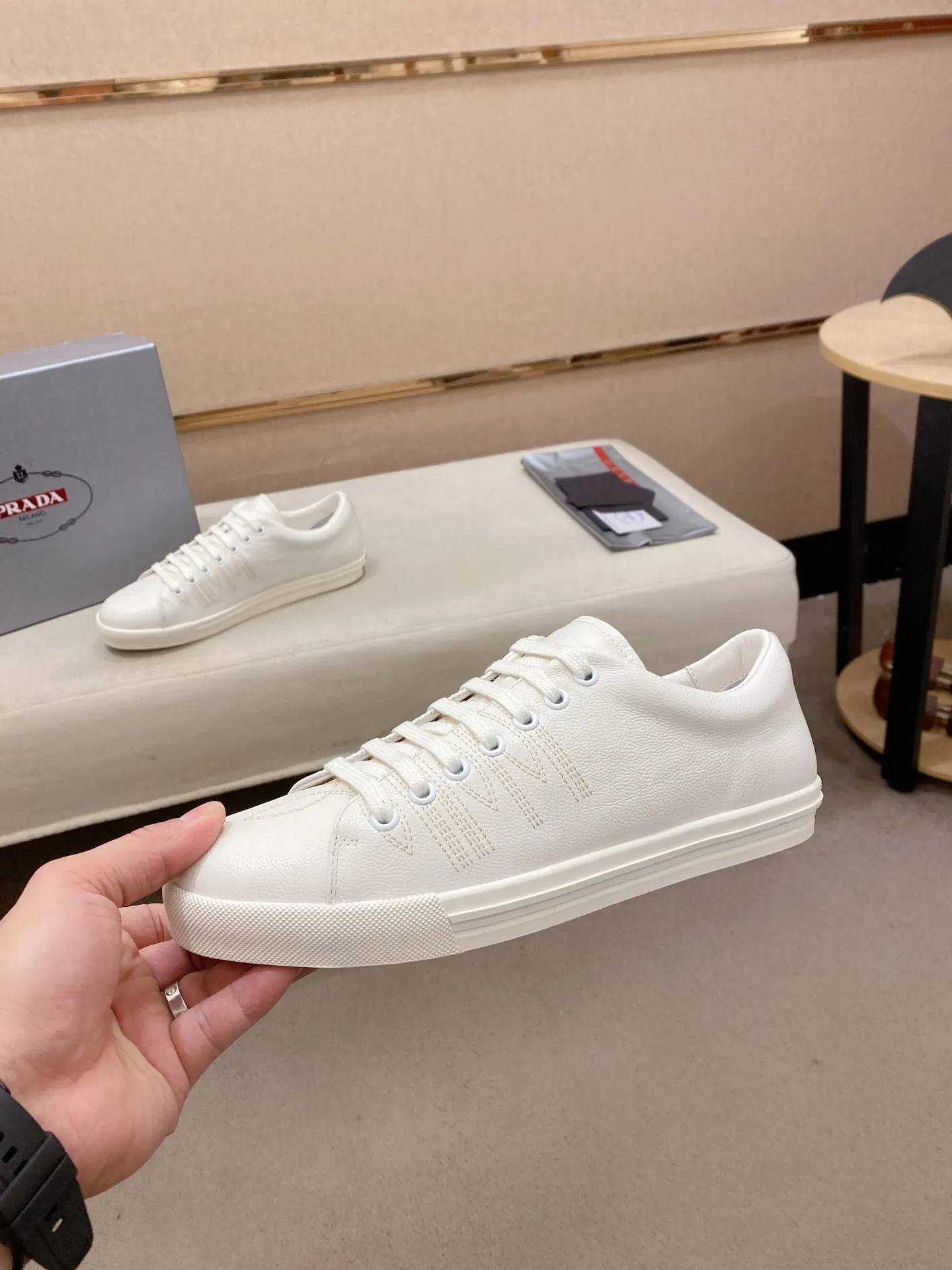 Factory price 560💰 ✔️✔️✔️Higher version High-quality new PRADA (Prada) counters are launched simultaneously. The new men's shoes and 😘fabric are made of selected first-layer cowhide with superb craftsmanship. Lining: Full cowhide lining. 👍🏿 High-end ☄️ air-cushion molded anti-slip rubber outsole, exquisite lines, simple and elegant, comfortable and high-end for leisure travel. Code number: 38 to 45